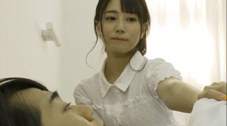 형의 여친을 건드렸다 혼나는 동생 - 디쁠