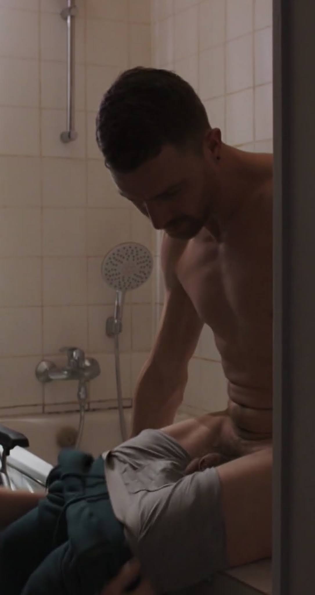 Provocative Wave For Men German Actor Friedrich M Cke Gets Naked