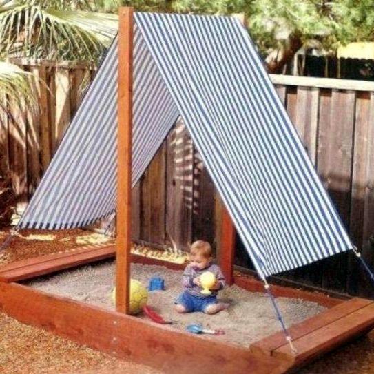 DIY ξύλινη κατασκευή για παιδικά με άμμο και τέντα