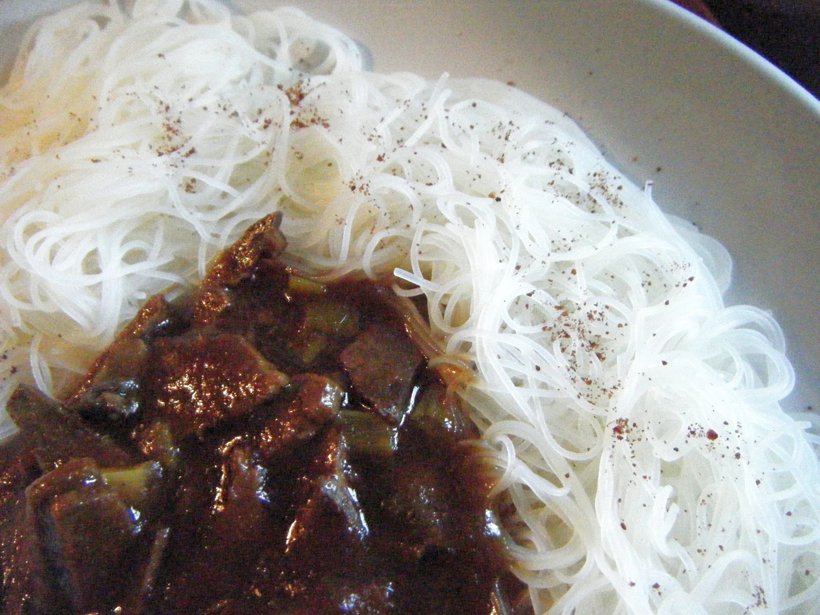 Thomas Yaeger's Transcendental Kitchen Beef Chow Mein with Rice Noodles