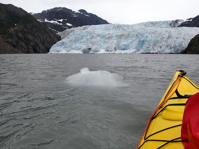 image kayak front looking at a glacier