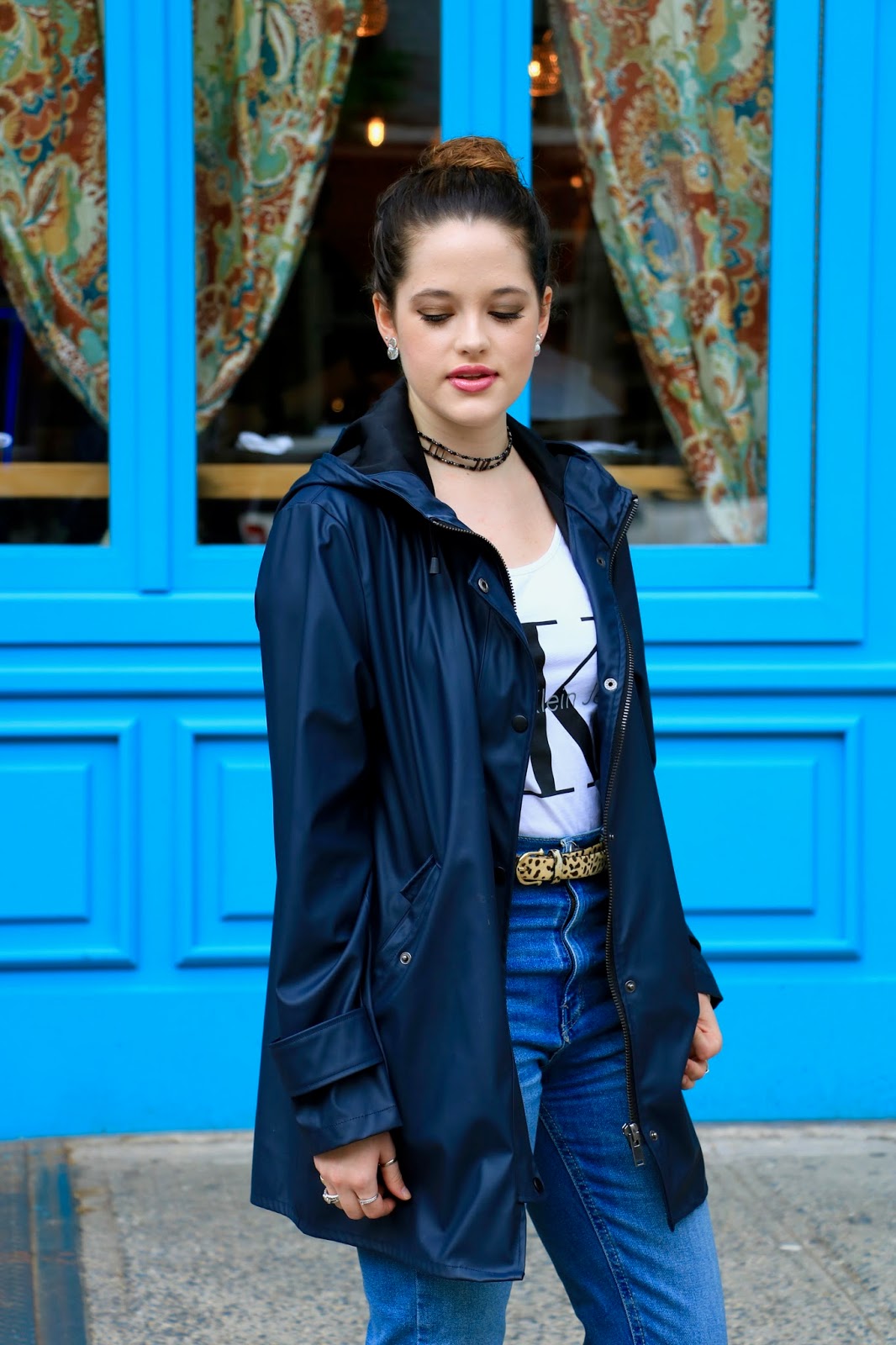 NYC fashion blogger Kathleen Harper wearing navy raincoat 