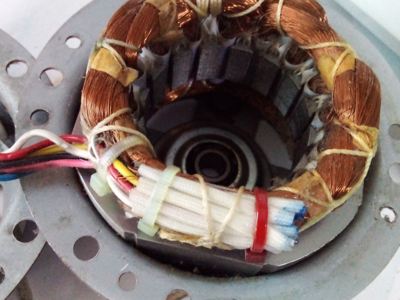 Fungsi Kapasitor dan Thermofuse di Kipas Angin - Pitpitanku