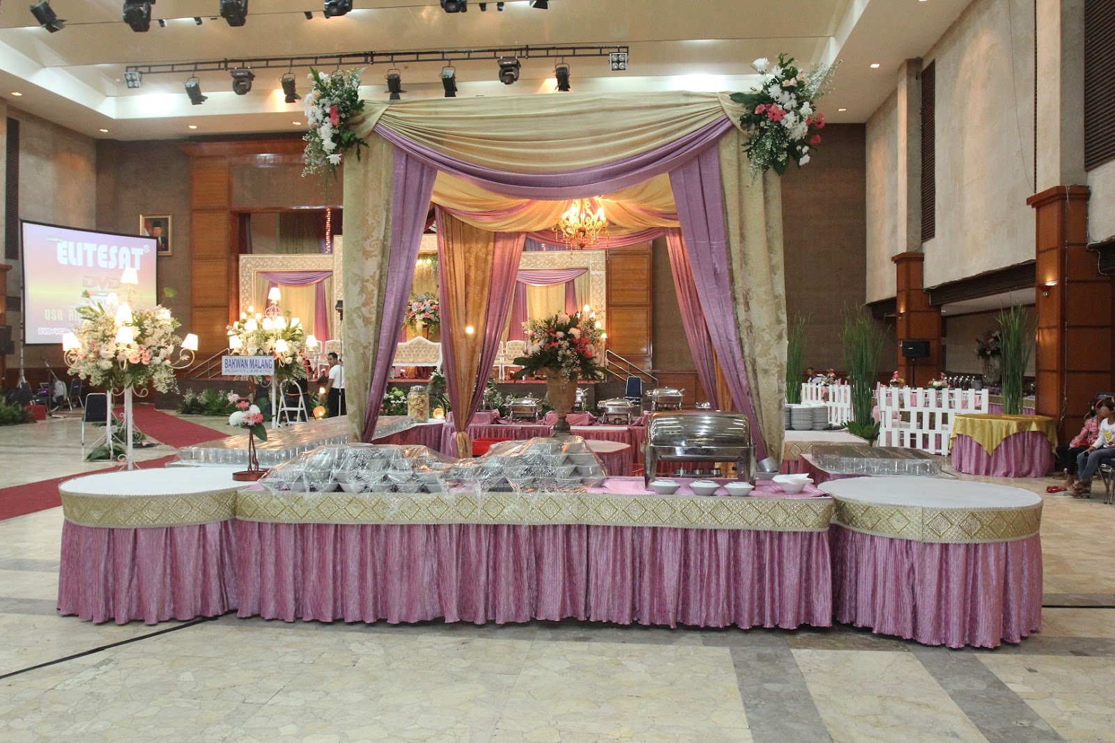  Dekorasi Pernikahan Warna Pink  Abu