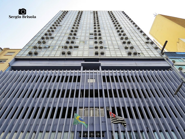 Perspectiva inferior da fachada do Hotel Dan Inn Planalto - Santa Ifigênia - São Paulo