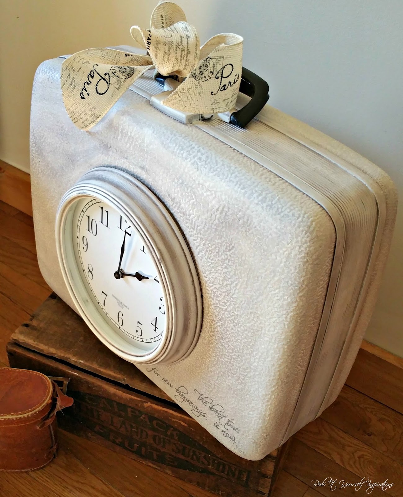 кейс для наручных часов. чемодан для хранения часов. дорожный кейс для часов. чемодан часы. чемодан часы лестница.