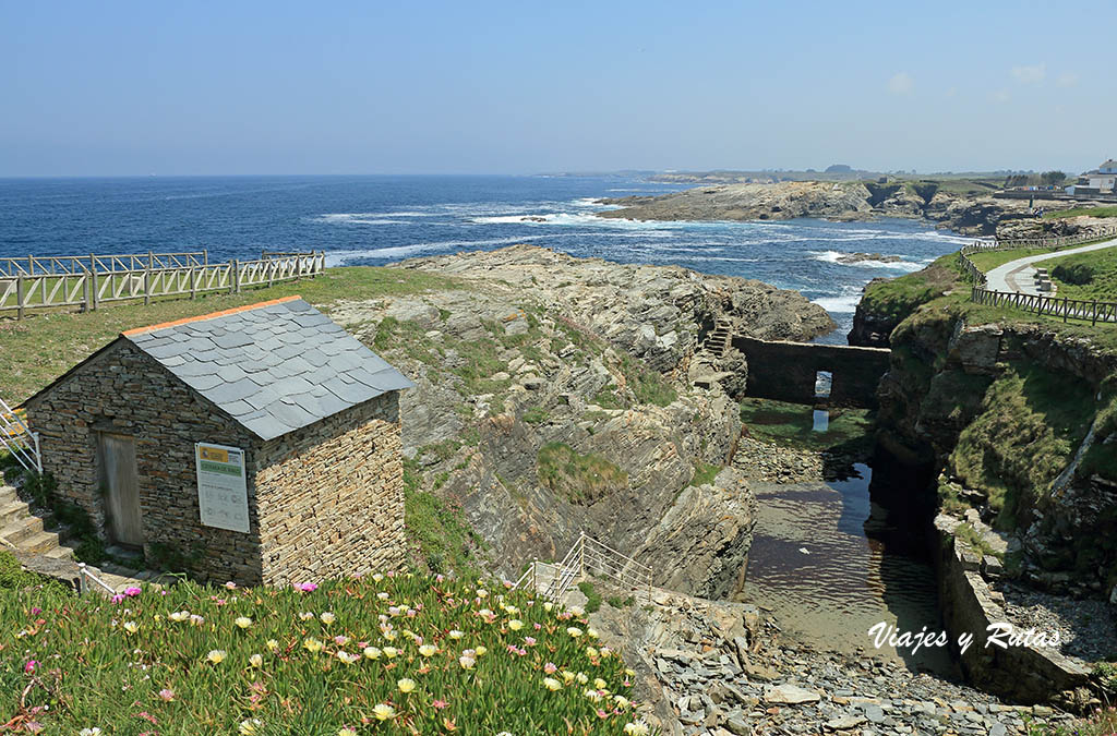 Antigua cetárea en la costa de Rinlo, Lugo