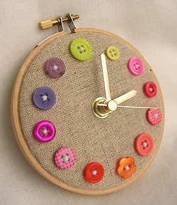 this embroidery hoop clock is a simple and fun DIY for anyone who likes embroidery hoop art