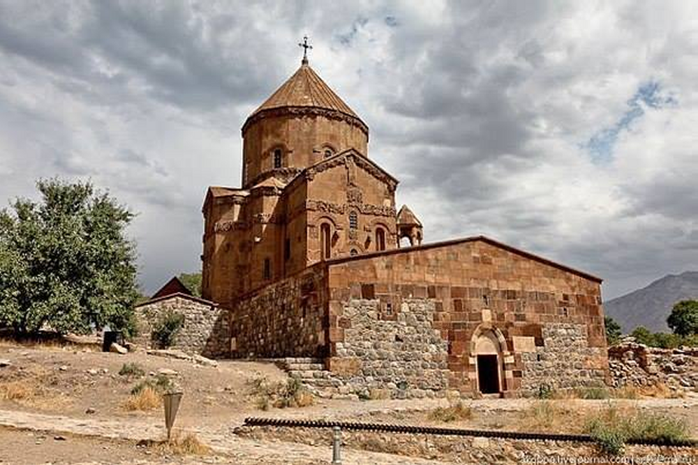 церковь святой ованес на горе. сурб карапет армения. гора сурб ованес армения. пятигорск армянская церковь сурб саркис. монастырь сурб-хач.