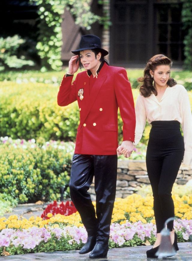 30 Beautiful Pics of Michael Jackson and Lisa Marie Presley Together During Their Short Marriage