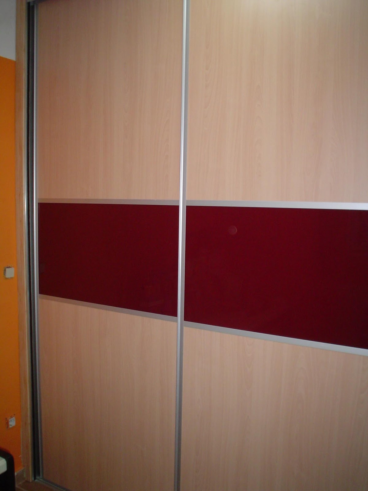 DISEÑO MOBILIARIO 2004: ARMARIOS PUERTAS CORREDERAS CRISTAL COMBINADO