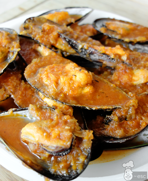 Mejillones con salsa de tomate a la marinera