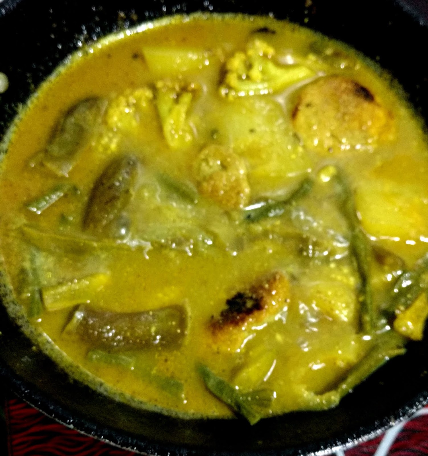 Daler Borar Jhol FRIED POPPY SEED BALLS CURRY WITH VEGETABLES CURRY(POSTOR BORAR JHALER