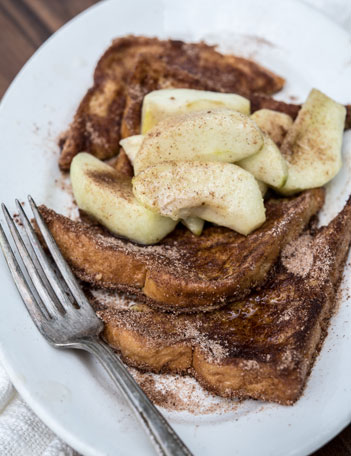 A must try fall recipe - Cinnamon crusted french toast with apples