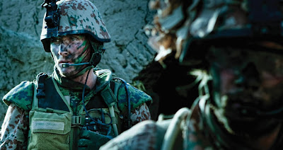 ランス伍長2009年、アフガニスタンでパトロール中にタバコを吸う第2海兵遠征旅団のジャレッド・ペインター
