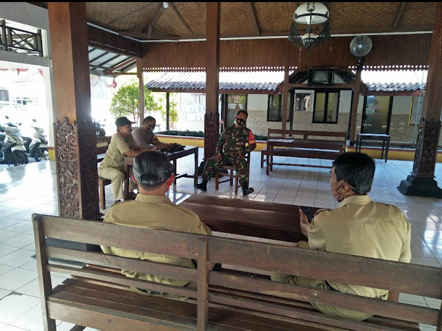 Babinsa Komunikasi Sosial Dengan Aparatur Pemerintahan Kelurahan