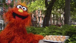 Murray counts 12 kids and a dozen eggs, Sesame Street Episode 4402 Don't Get Pushy season 44