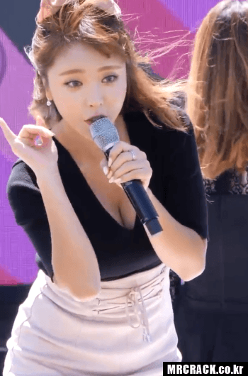 가리는 듯 가리지 않는 홍진영 누나 | 인스티즈