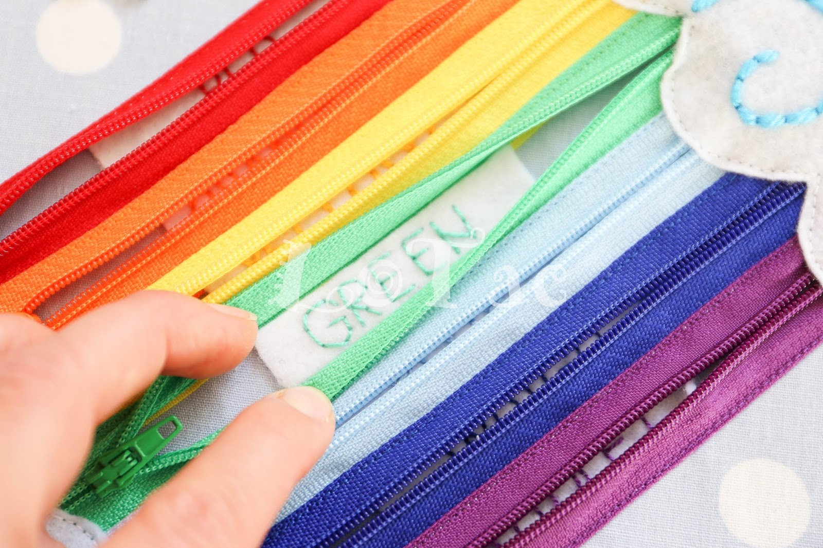 LoTac Quiet tablet Rainbow zippers