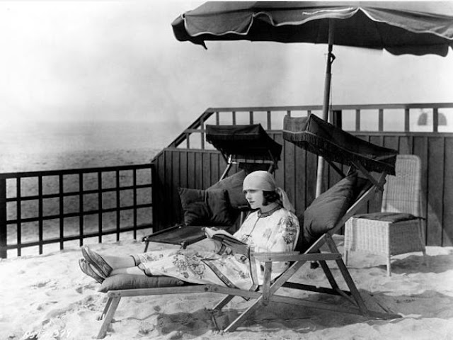 Prot-a-gonist* On the beach | Pola Negri, 1925 1 Prot-a-gonist* On the beach | Pola Negri, 1925