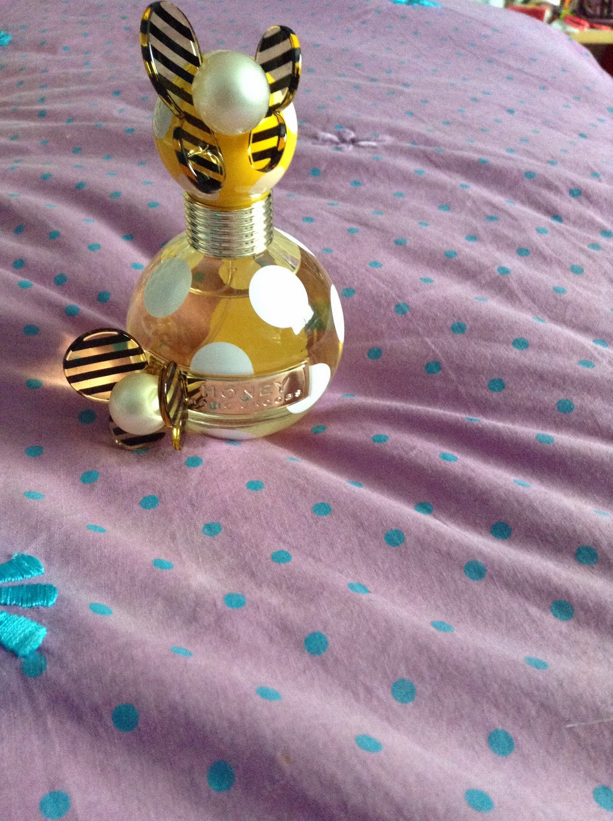 L'Abeille des parfums / The Perfume Bee Honey by Marc Jacobs Review