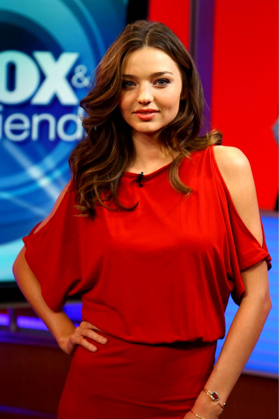 http://1.bp.blogspot.com/-35idXBUd6YY/Tp9dZTjZIXI/AAAAAAAAVwg/oHa4oDtVYgY/s1600/fox2011mirandakerr+%25285%2529.jpg