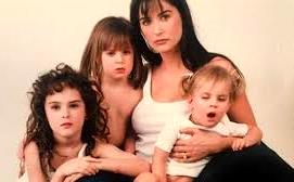 Demi Moore e hijas Rumer, Scout y Tallulah Willis de niñas con su mamá