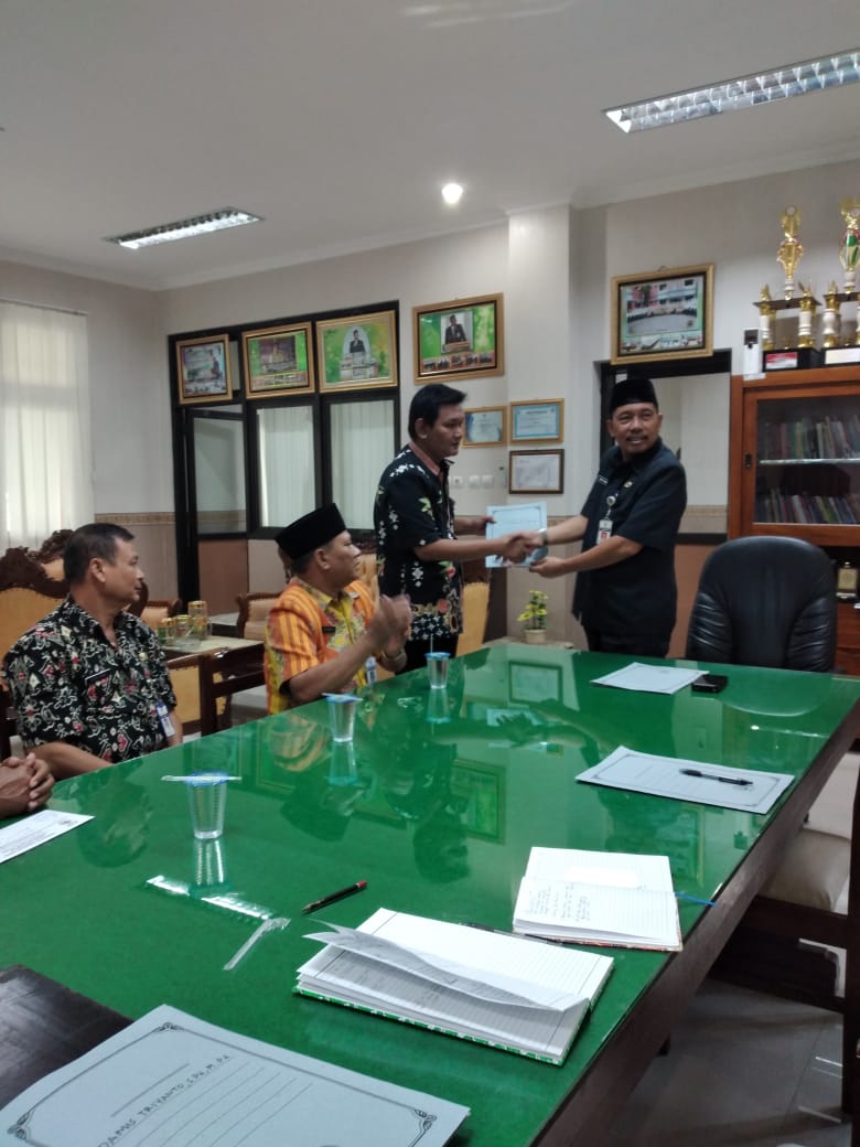PENYERAHAN SK MUTASI GURU BKPP Kabupaten Demak