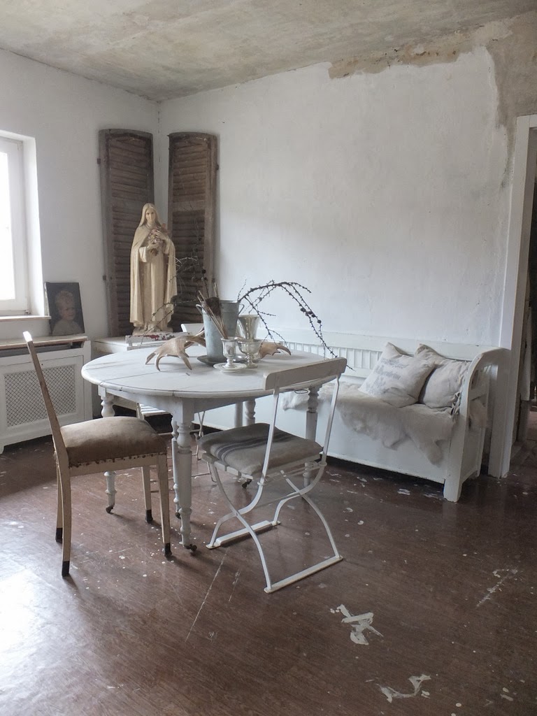 princessgreeneye: Das Schlafzimmer im trüben Licht................