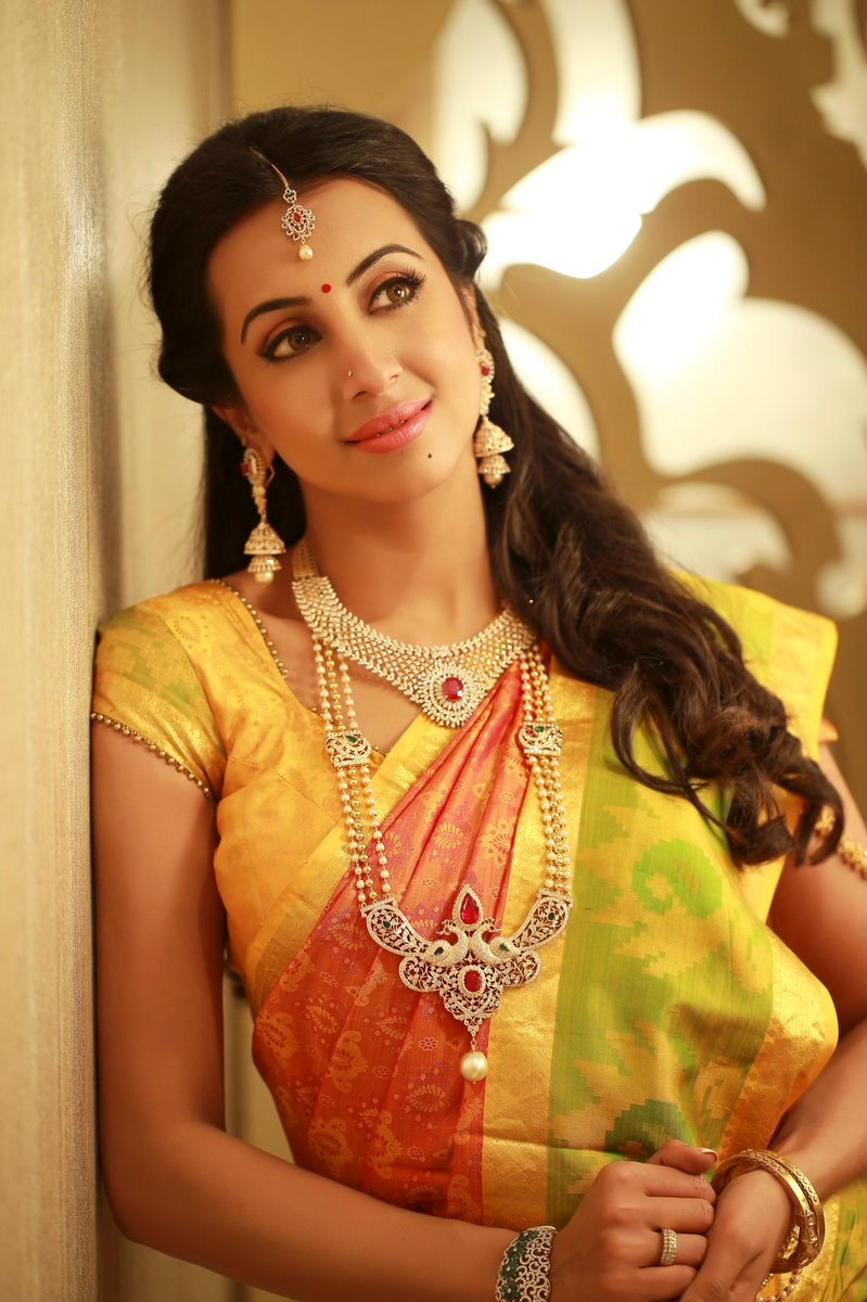 Sanjjanaa Traditional Saree Photos 2017 2 sanjjanaa traditional saree photos 2017%2B%25282%2529