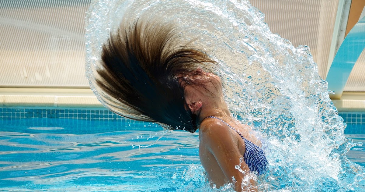 Les piscines contenant du chlore peuvent abîmer les cheveux, vrai