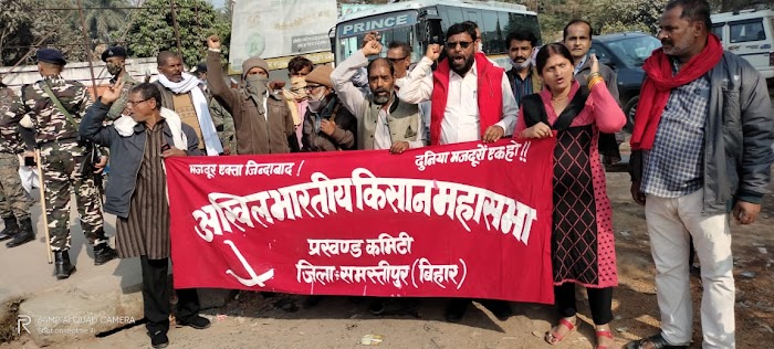 पूर्वसूचना के बाबजूद जिलाधिकारी ने किसान धरना को पुलिसबल -मजिस्ट्रेट को तैनात कर रोका।