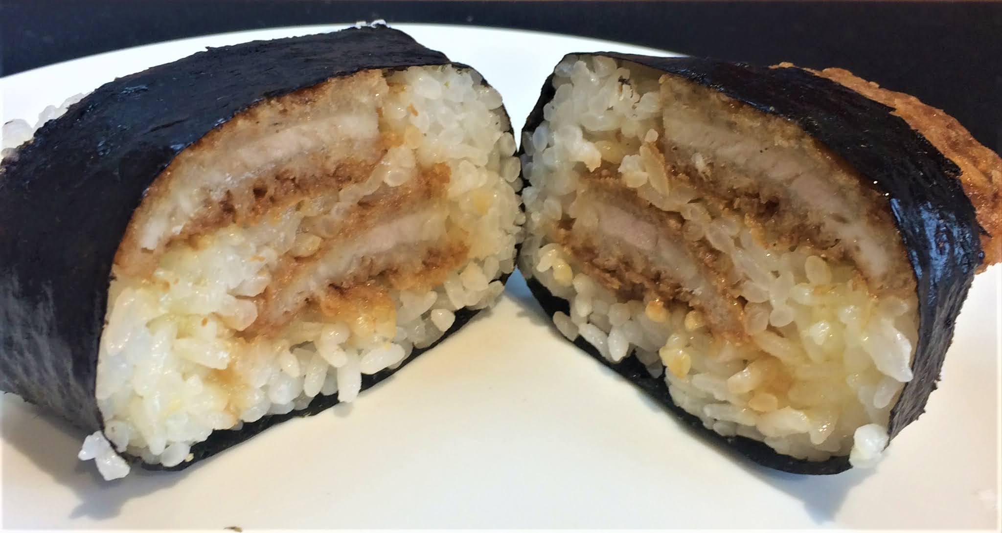 【実食】ドーン！ととんかつおむすび（ファミマのおにぎり）レビュー！カロリー糖質は？／コンビニ研究本部おにぎり調査室 コンビニ・サラリーマン