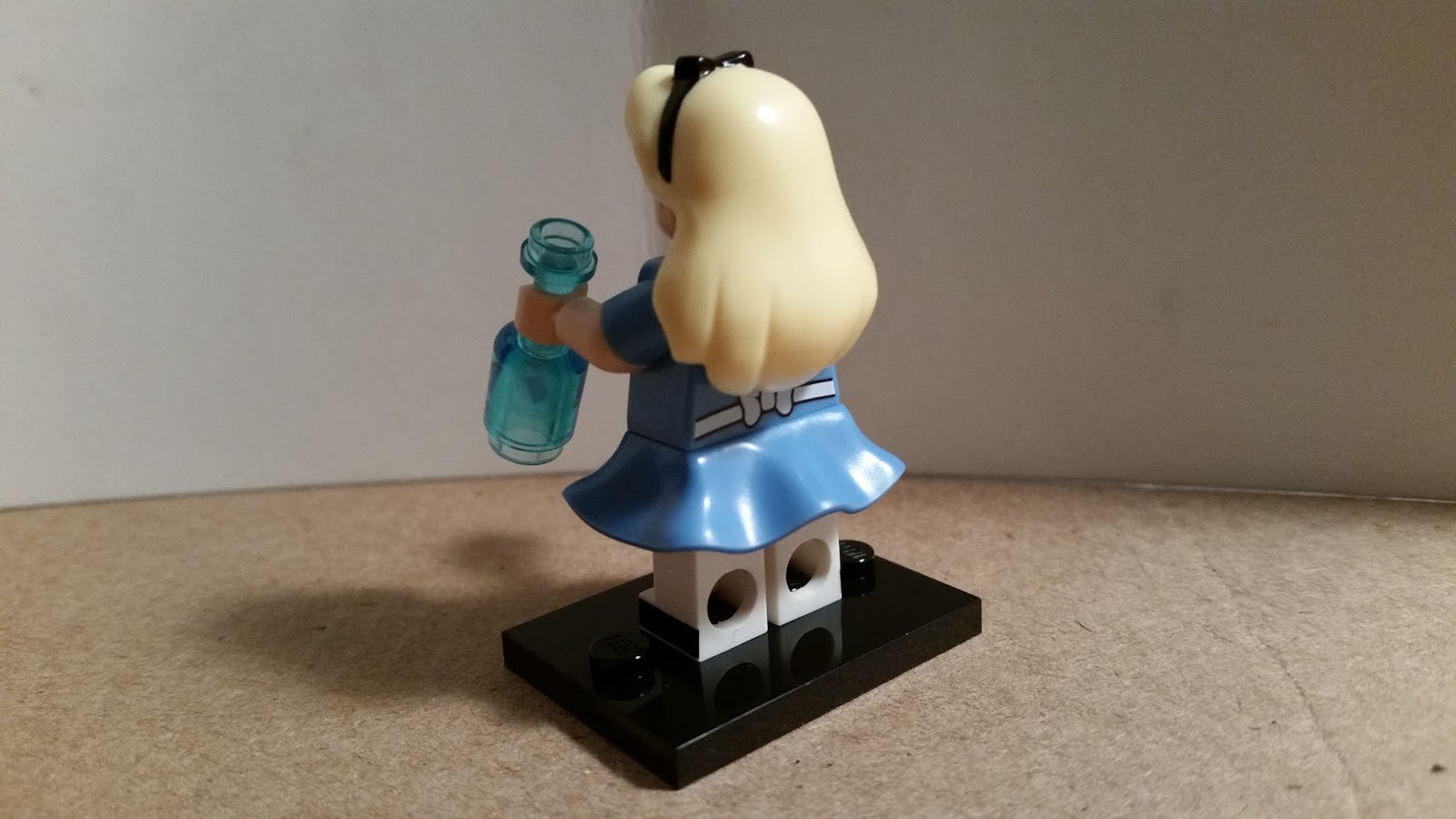 LEGO Alice (in Wonderland) (without accessories)