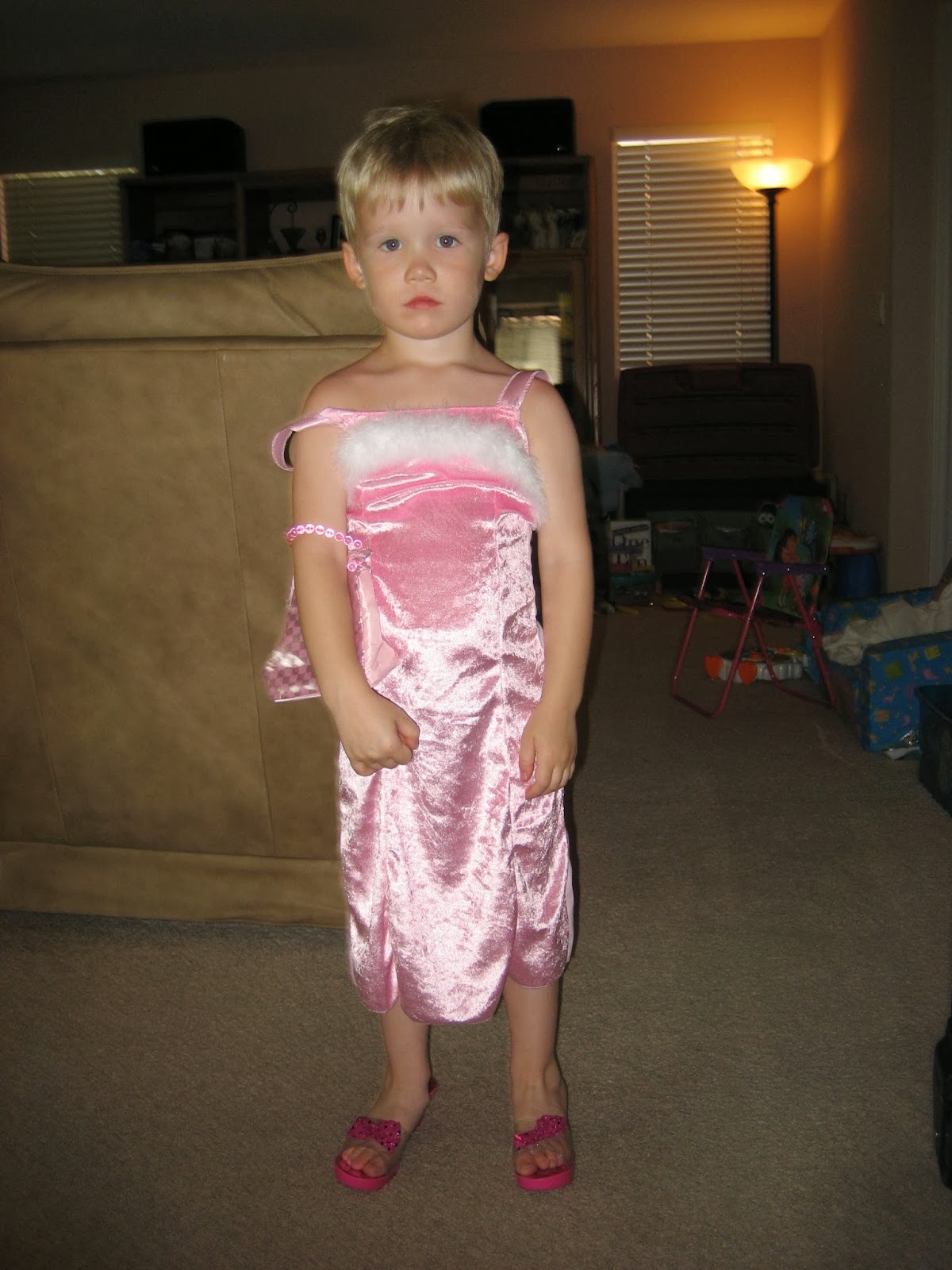 Little sissy. The boy in the Dress год. Crossdressing лагерь. Bertula Kids платье. КИД бойс Сисси in panties.
