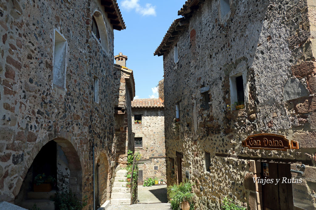 Construcciones de Santa Pau en la Garrotxa, Girona