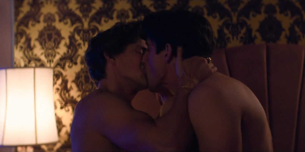 Nick Clifford and Chris Lowell in 'GLOW' - S03E09 - Gay Scene! 