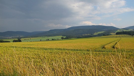 Příčný vrch (pol. Góra Poprzeczna, niem. Querberg).