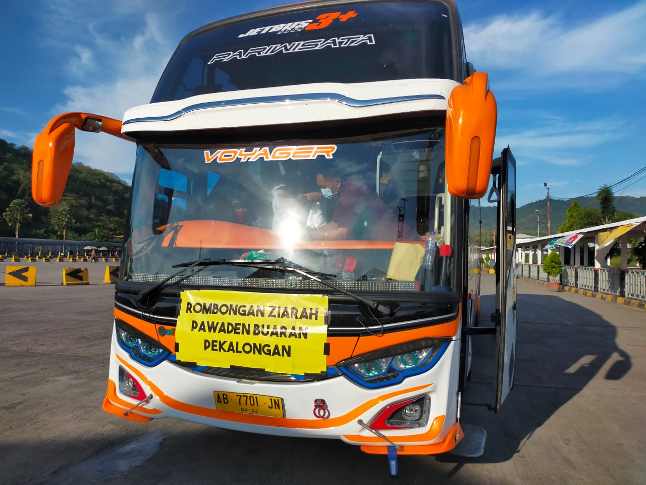 Ukuran Banner Depan Bus Pariwisata: Panduan Lengkap untuk Desain yang Menarik dan Efektif