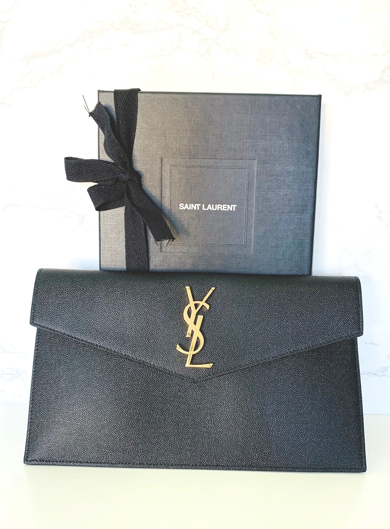 YSL UPTOWN POUCH REVIEW: WHAT FITS INSIDE +DIFFERENT WAYS TO WEAR WITH A  CHAIN