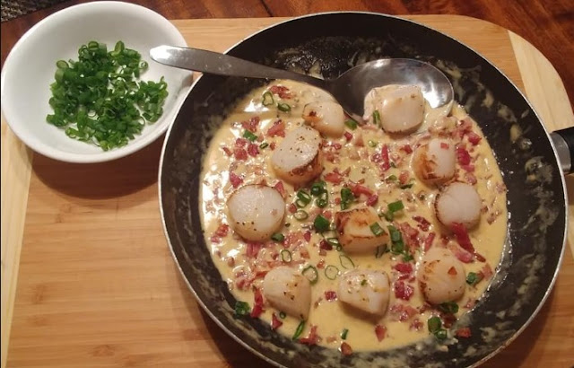 Pan Seared Scallops with Bacon Cream Sauce #dinner #seafood