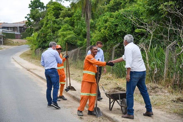 Prefeito acompanha as atividades do Colombo Mais Limpa na região do Arruda