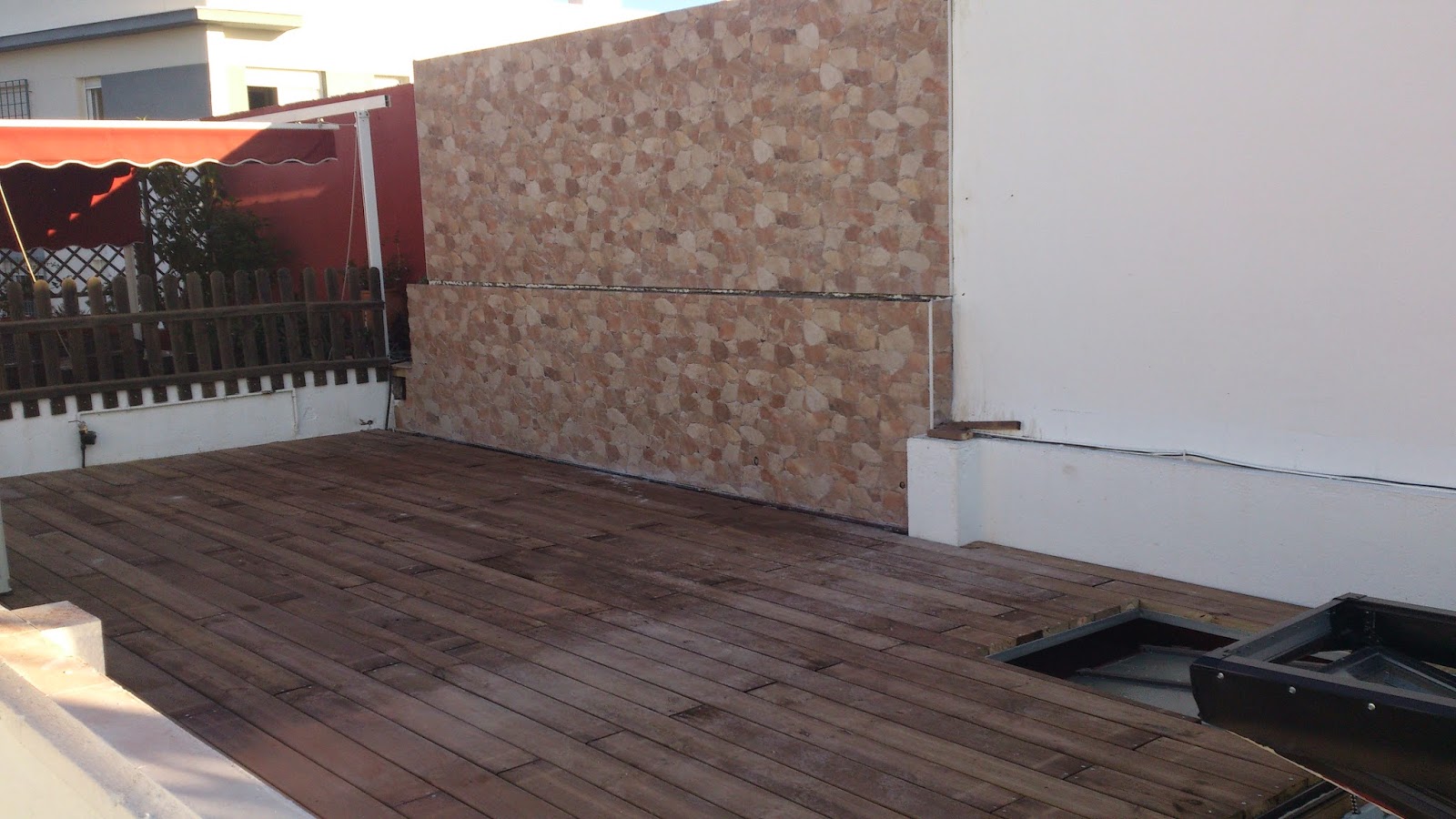 ALTOS DE QUINTO: ENTARIMADO DE MADERA Y COLOCACION JACUZZI EN CUBIERTA