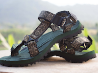 6 Cara Efektif Merawat Sandal Gunung agar Tak Cepat Rusak 6 Cara Efektif Merawat Sandal Gunung agar Tak Cepat Rusak