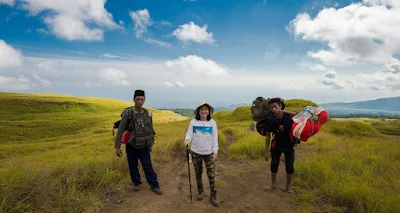 Starting point from the Sembalun Lawang, we are greeted by the Savana along 6 kilometers