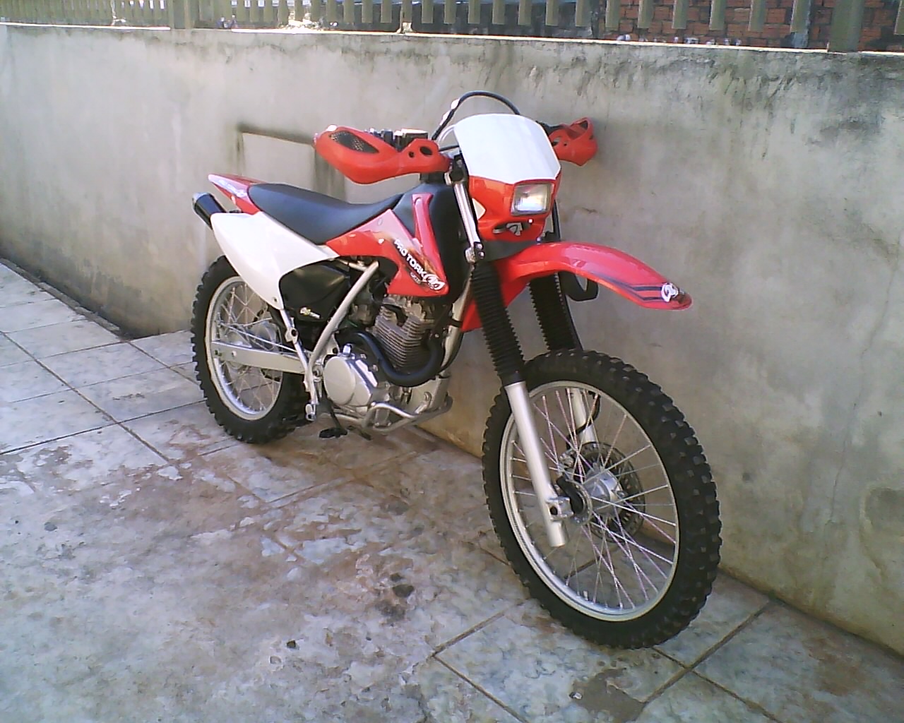 Poeira e Lama OffRoad Vendo XR200 com roupa de crf230!!!