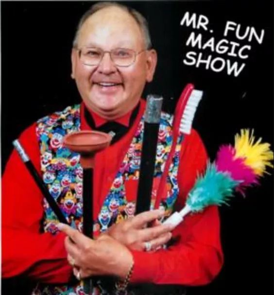 Magician in Milwaukee, WI Mr. Fun Magic Show Magicians