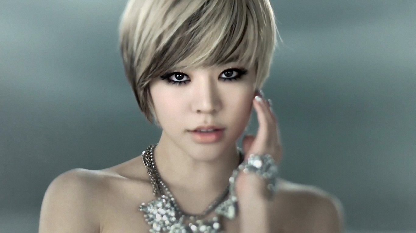 Girls' Generation's Sunny Rocks Blue Curly Hair - wide 1