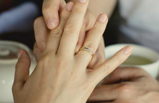 88 Arti Kedutan Jari Manis Tangan Kanan Menurut Primbon Lengkap