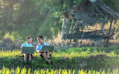 150 Pantun Kompilasi Lucu dan Sangat Romantis - Pantunsiana.com